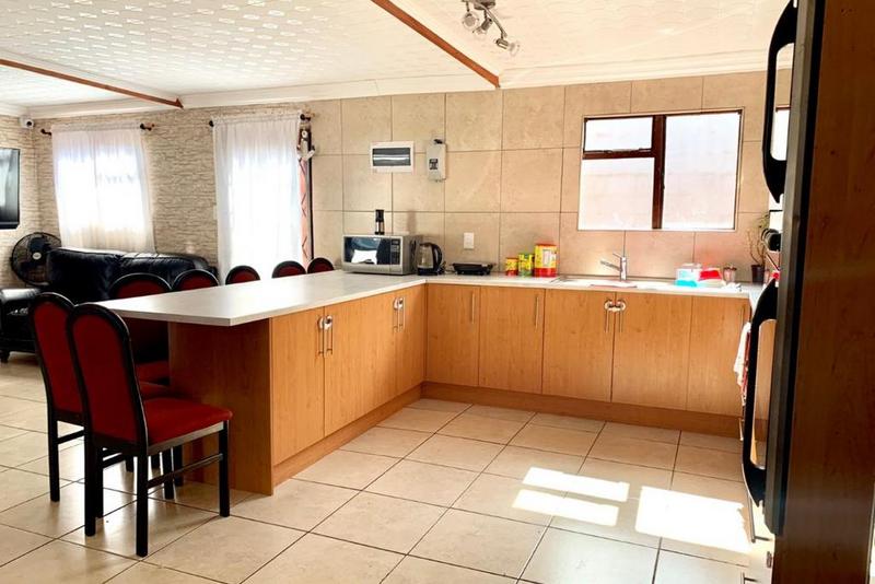 6 Bedroom Property for Sale in Chatsworth Western Cape